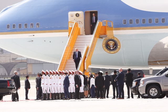 Những hình ảnh đầu tiên của Tổng thống Mỹ Donald Trump tại Việt Nam ảnh 8