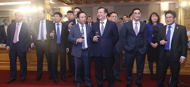 Hàng loạt việc mới thúc 3 thị trường chứng khoán bước vững 2018 ảnh 1