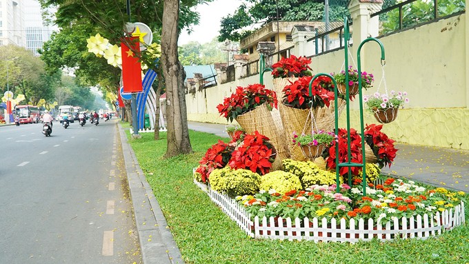 Sài Gòn thay áo hoa, sẵn sàng đón Tết 2018 ảnh 2