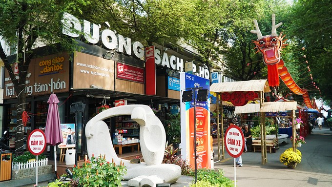 Sài Gòn thay áo hoa, sẵn sàng đón Tết 2018 ảnh 7