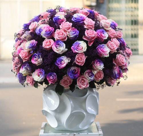 Anh chồng mua bình hoa hồng 65 triệu đồng tặng vợ ngày Valentine ảnh 2