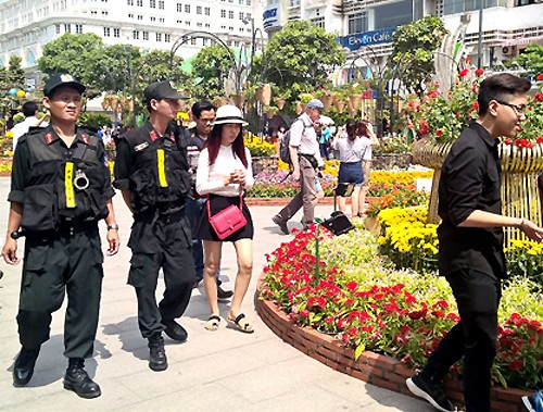 Gần 1.000 người giữ an ninh đường hoa Nguyễn Huệ ảnh 2