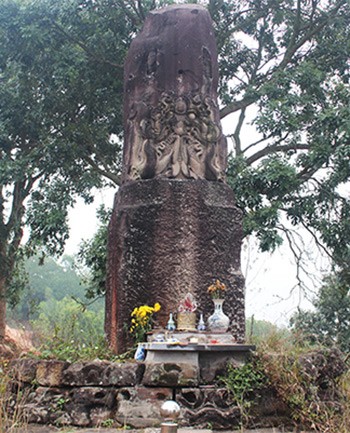 Cột đá chạm rồng độc nhất Việt Nam ảnh 1