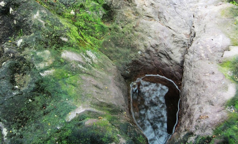 Du khách ùn ùn kéo về đền Sái cầu an đầu năm ảnh 27