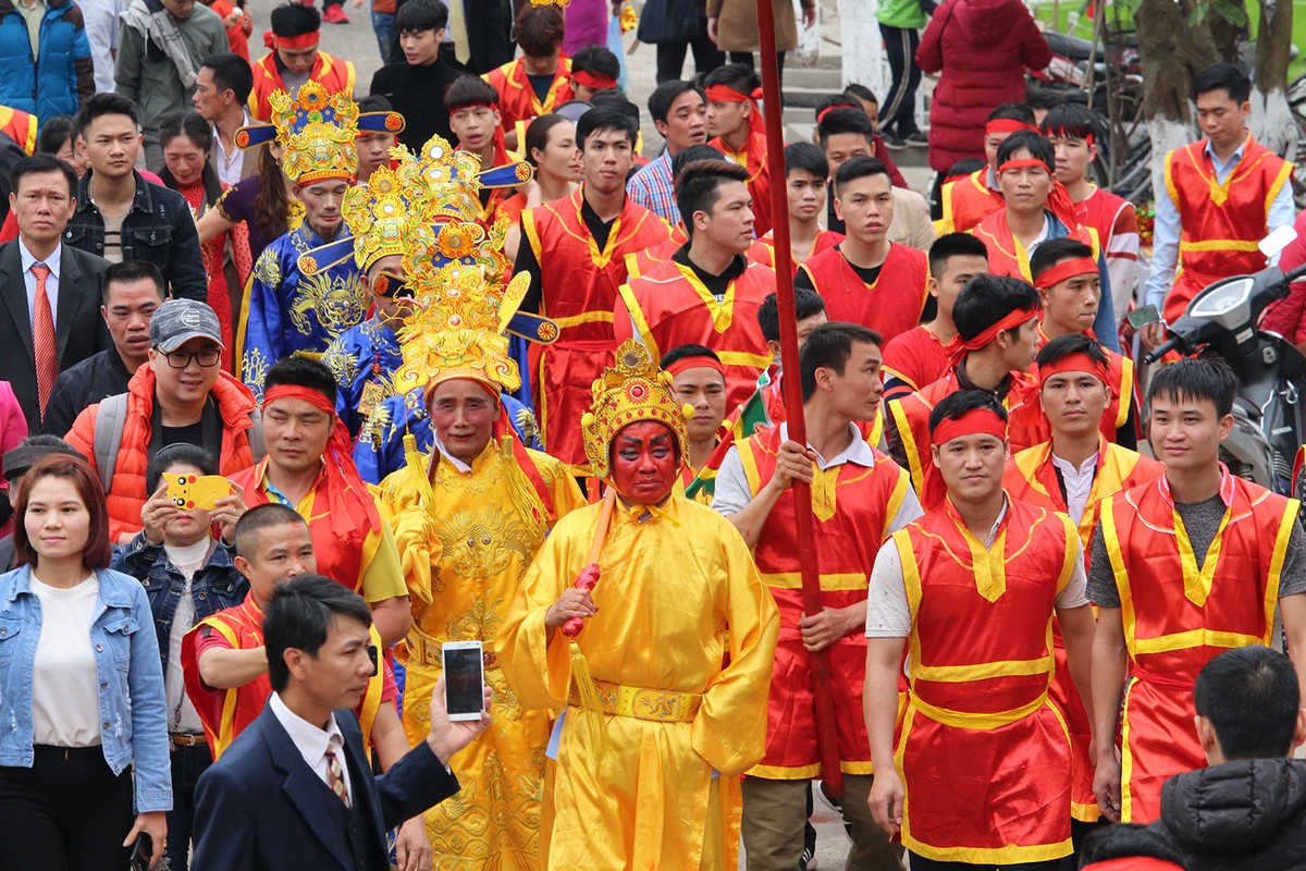Hàng ngàn người tham gia lễ hội rước Vua giả tại Đền Sái, huyện Đông Anh ảnh 15