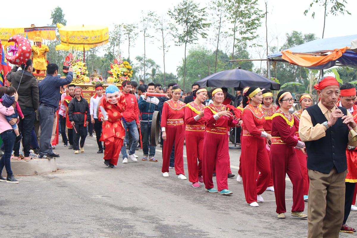 Hàng ngàn người tham gia lễ hội rước Vua giả tại Đền Sái, huyện Đông Anh ảnh 19