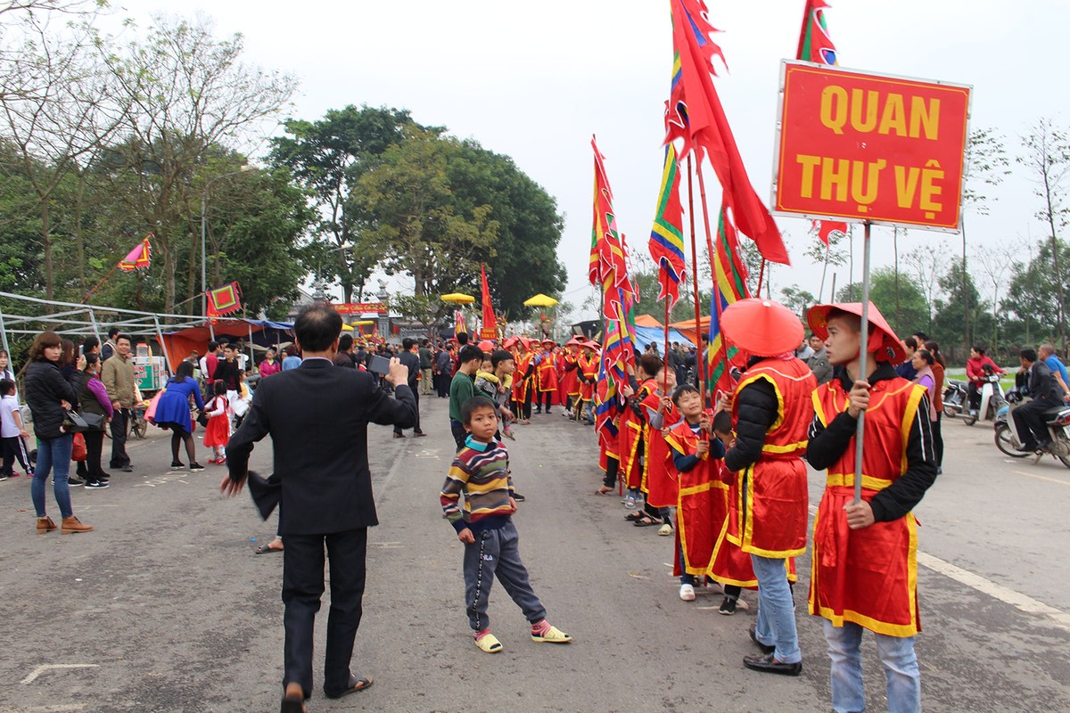 Hàng ngàn người tham gia lễ hội rước Vua giả tại Đền Sái, huyện Đông Anh ảnh 20