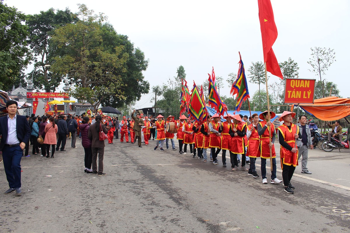 Hàng ngàn người tham gia lễ hội rước Vua giả tại Đền Sái, huyện Đông Anh ảnh 22