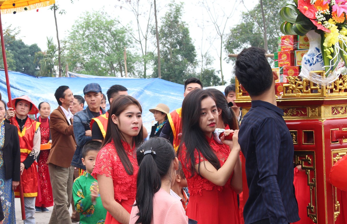 Hàng ngàn người tham gia lễ hội rước Vua giả tại Đền Sái, huyện Đông Anh ảnh 24