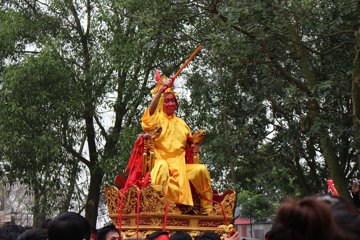 Hàng ngàn người tham gia lễ hội rước Vua giả tại Đền Sái, huyện Đông Anh ảnh 31