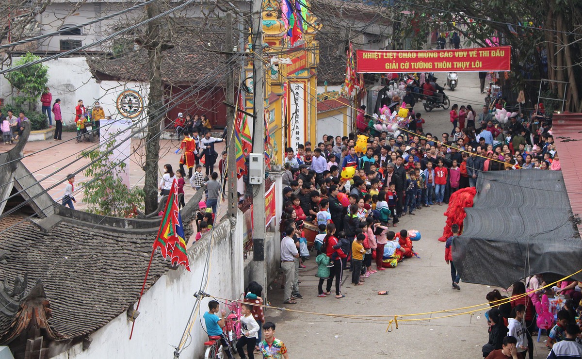 Hàng ngàn người tham gia lễ hội rước Vua giả tại Đền Sái, huyện Đông Anh ảnh 34