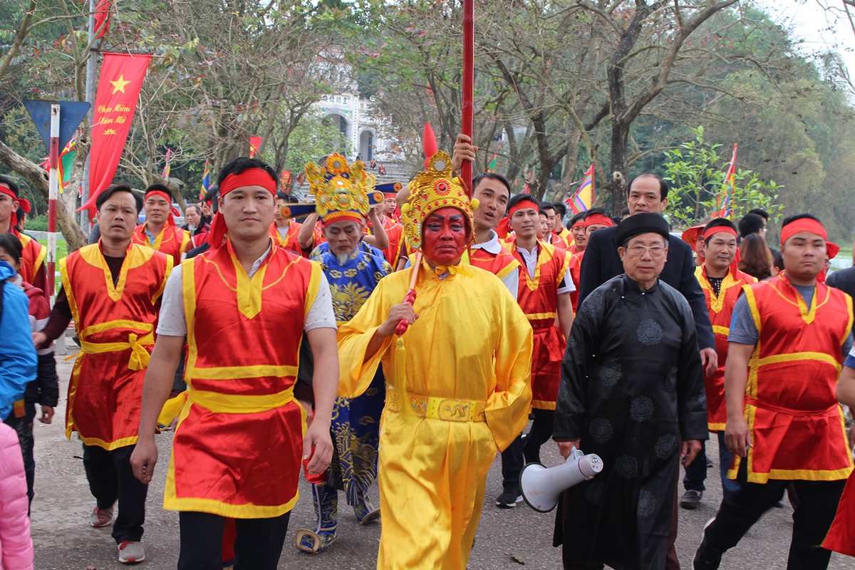 Hàng ngàn người tham gia lễ hội rước Vua giả tại Đền Sái, huyện Đông Anh ảnh 13