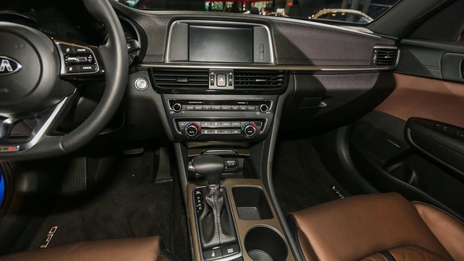 Kia Optima tăng trang bị tiêu chuẩn để đấu Toyota Camry ảnh 7