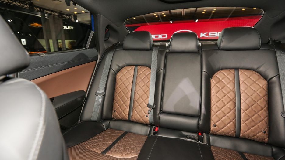 Kia Optima tăng trang bị tiêu chuẩn để đấu Toyota Camry ảnh 8