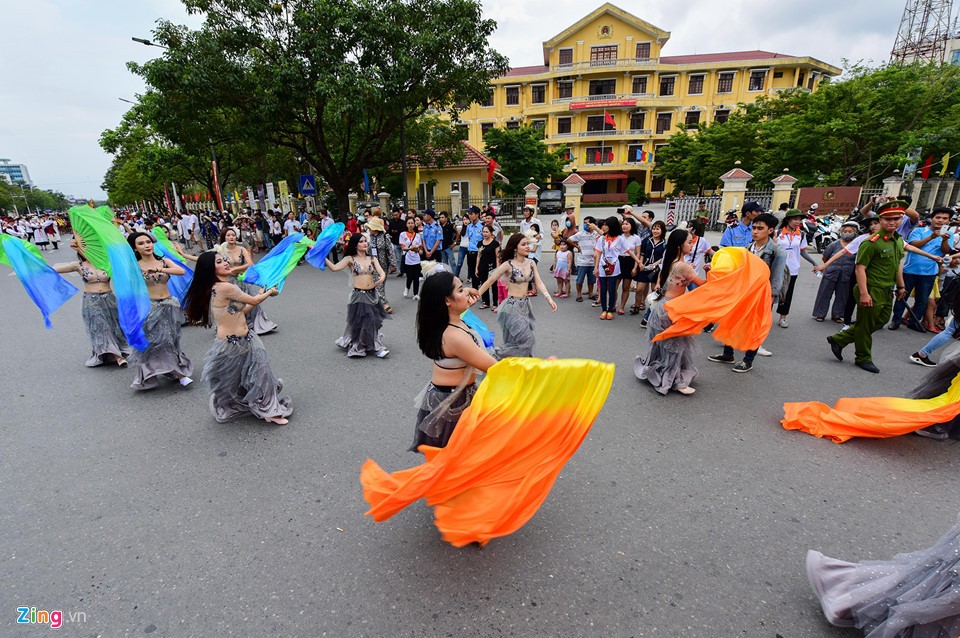 Lễ hội đường phố đặc sắc tại Festival Huế ảnh 1