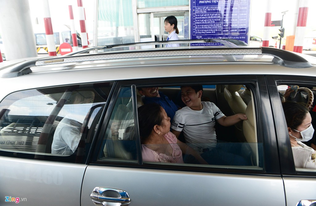 Trạm thu phí xả cửa vì người dân ùn ùn đi nghỉ lễ ảnh 7