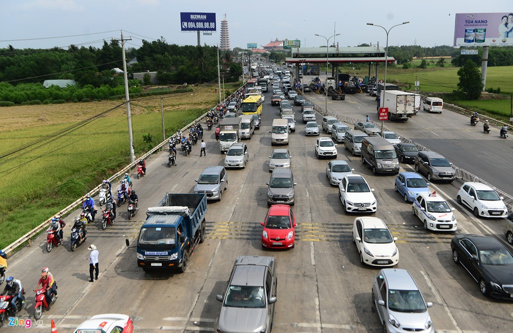 Trạm thu phí xả cửa vì người dân ùn ùn đi nghỉ lễ ảnh 8