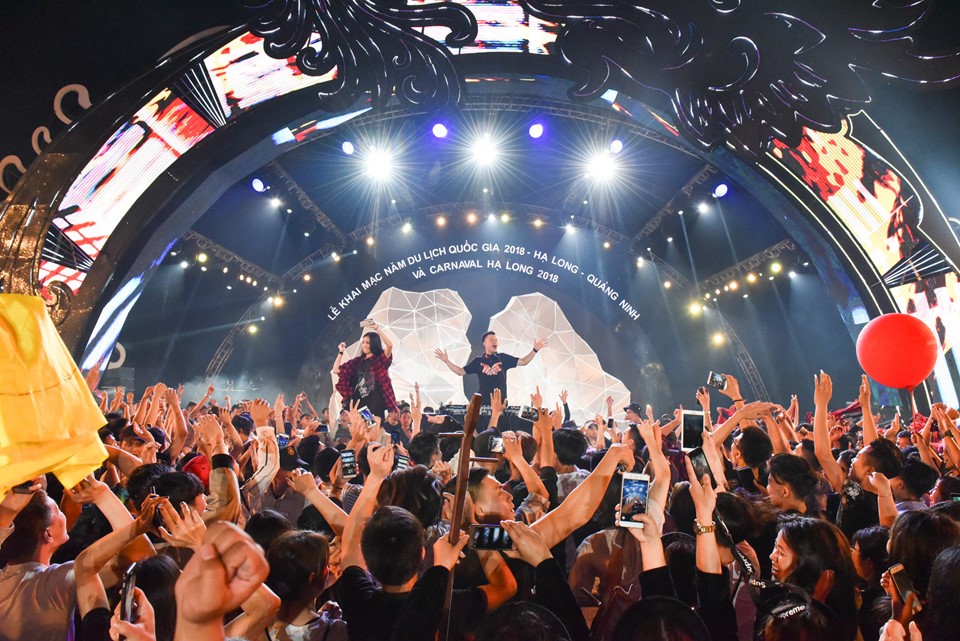 Đêm hội Carnaval Hạ Long tràn ngập màu sắc ảnh 2