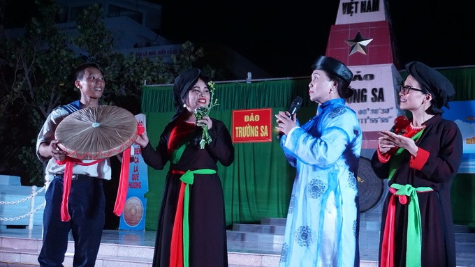 Kiều bào khắp thế giới vượt 1.000 hải lý thăm Trường Sa ảnh 10
