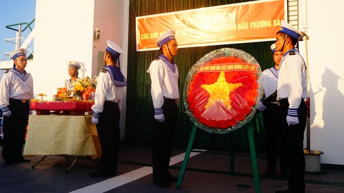 Kiều bào khắp thế giới vượt 1.000 hải lý thăm Trường Sa ảnh 7