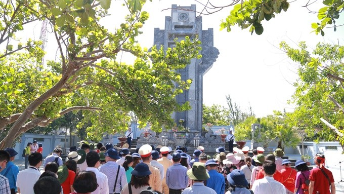 Kiều bào khắp thế giới vượt 1.000 hải lý thăm Trường Sa ảnh 9