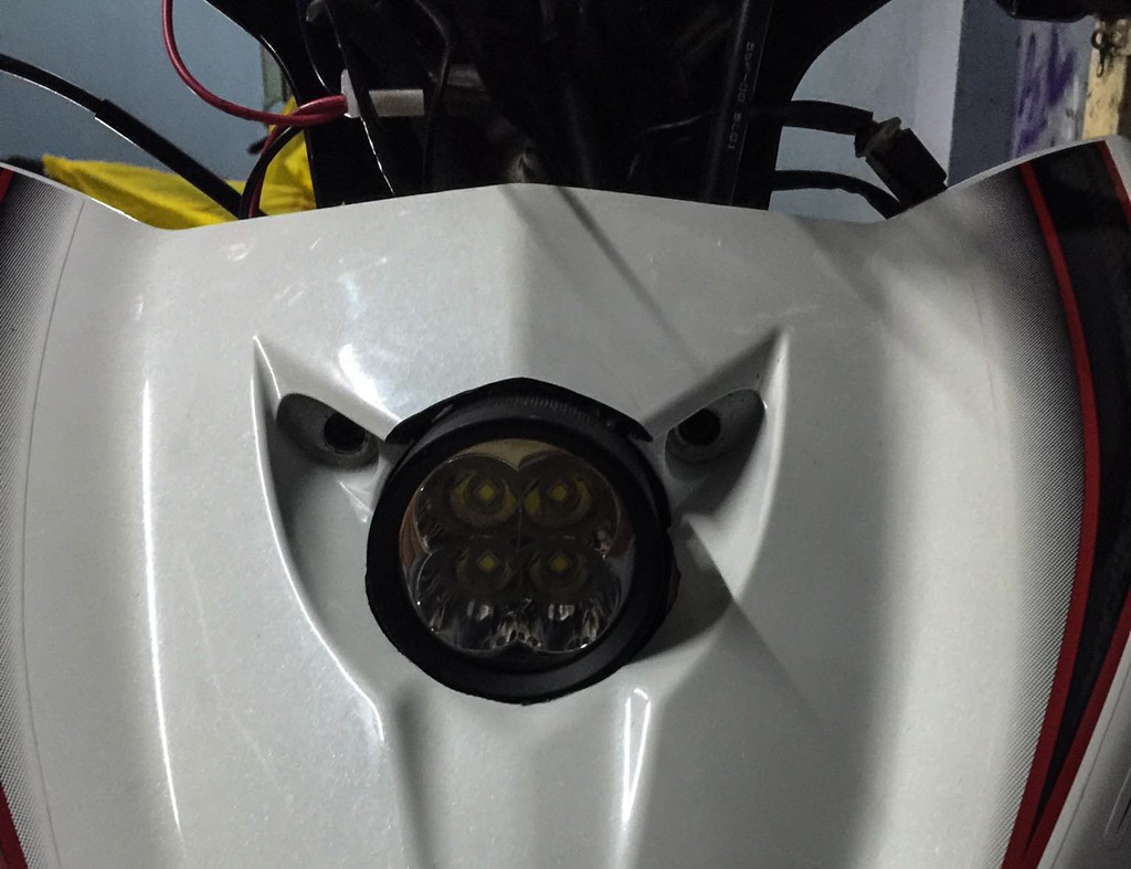 Mối nguy hại khi thay đèn siêu sáng cho xe máy, môtô ở Việt Nam ảnh 2