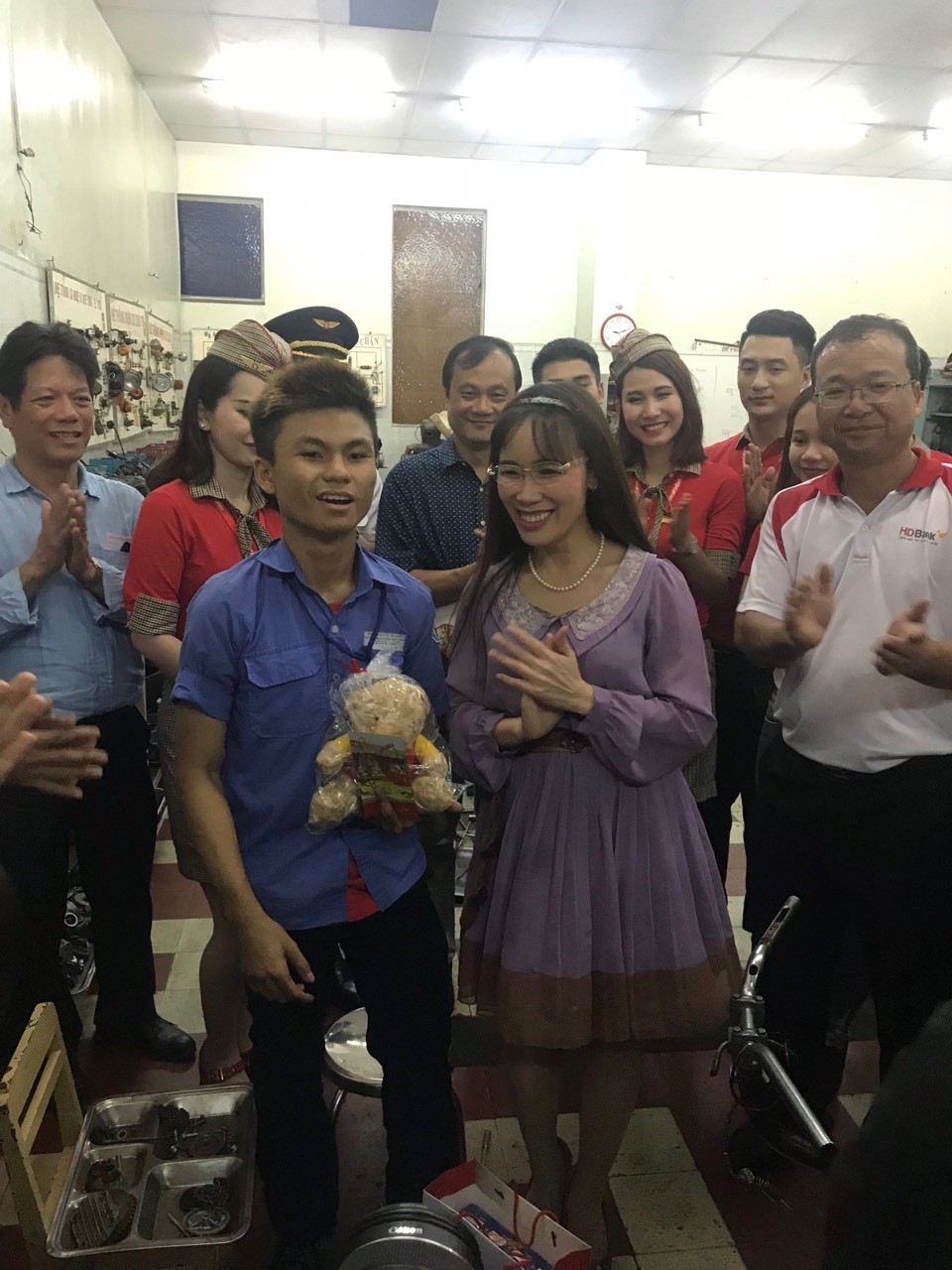 Vietjet mang nụ cười tới các bạn trẻ khuyết tật TP.HCM trong dịp lễ 30/4-1/5 ảnh 8