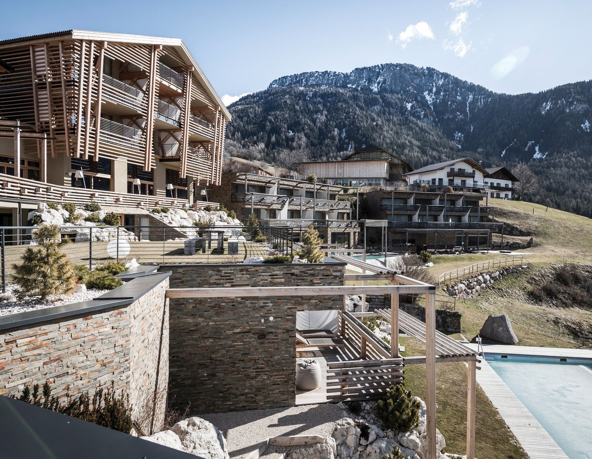 Khách sạn Valentin: Sân khấu giữa núi đồi ảnh 1