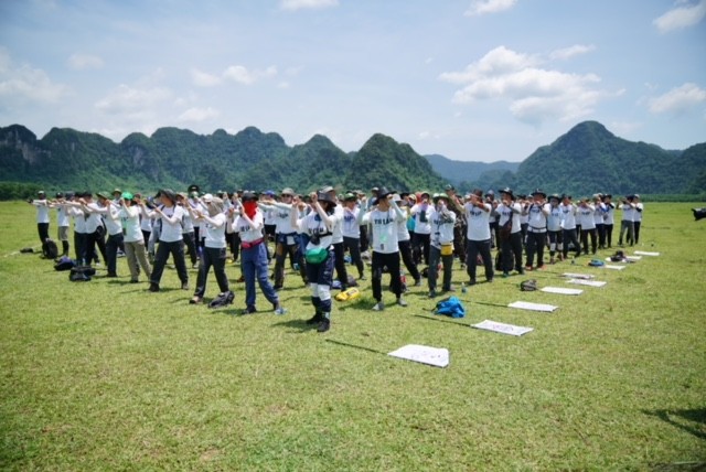 Chèo thuyền vượt sông, chạy đua xuyên hang động Tú Làn ảnh 2