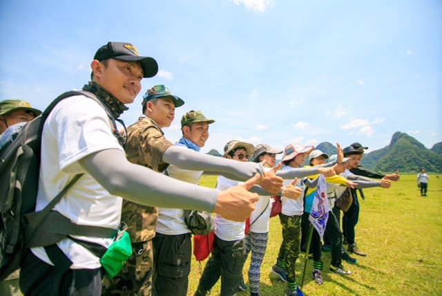 Chèo thuyền vượt sông, chạy đua xuyên hang động Tú Làn ảnh 4