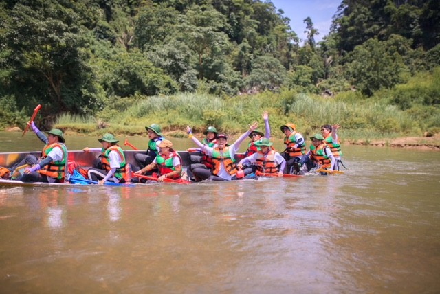 Chèo thuyền vượt sông, chạy đua xuyên hang động Tú Làn ảnh 10