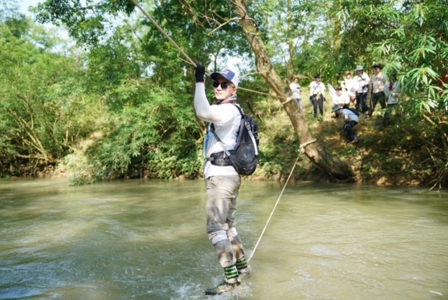 Chèo thuyền vượt sông, chạy đua xuyên hang động Tú Làn ảnh 17