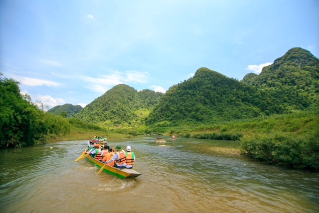 Chèo thuyền vượt sông, chạy đua xuyên hang động Tú Làn ảnh 8