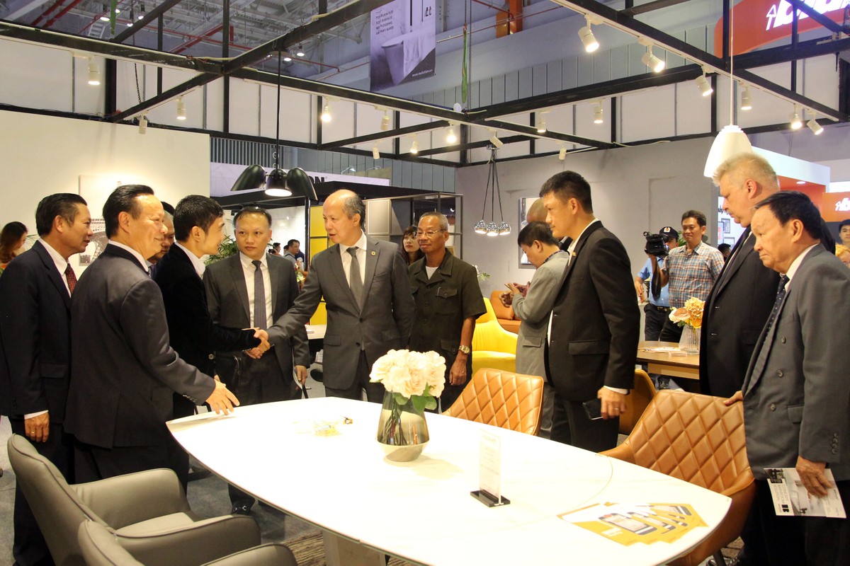 Vietbuild 2018 lần 2 tại TP.HCM: Hút khách ngay ngày đầu khai mạc ảnh 2