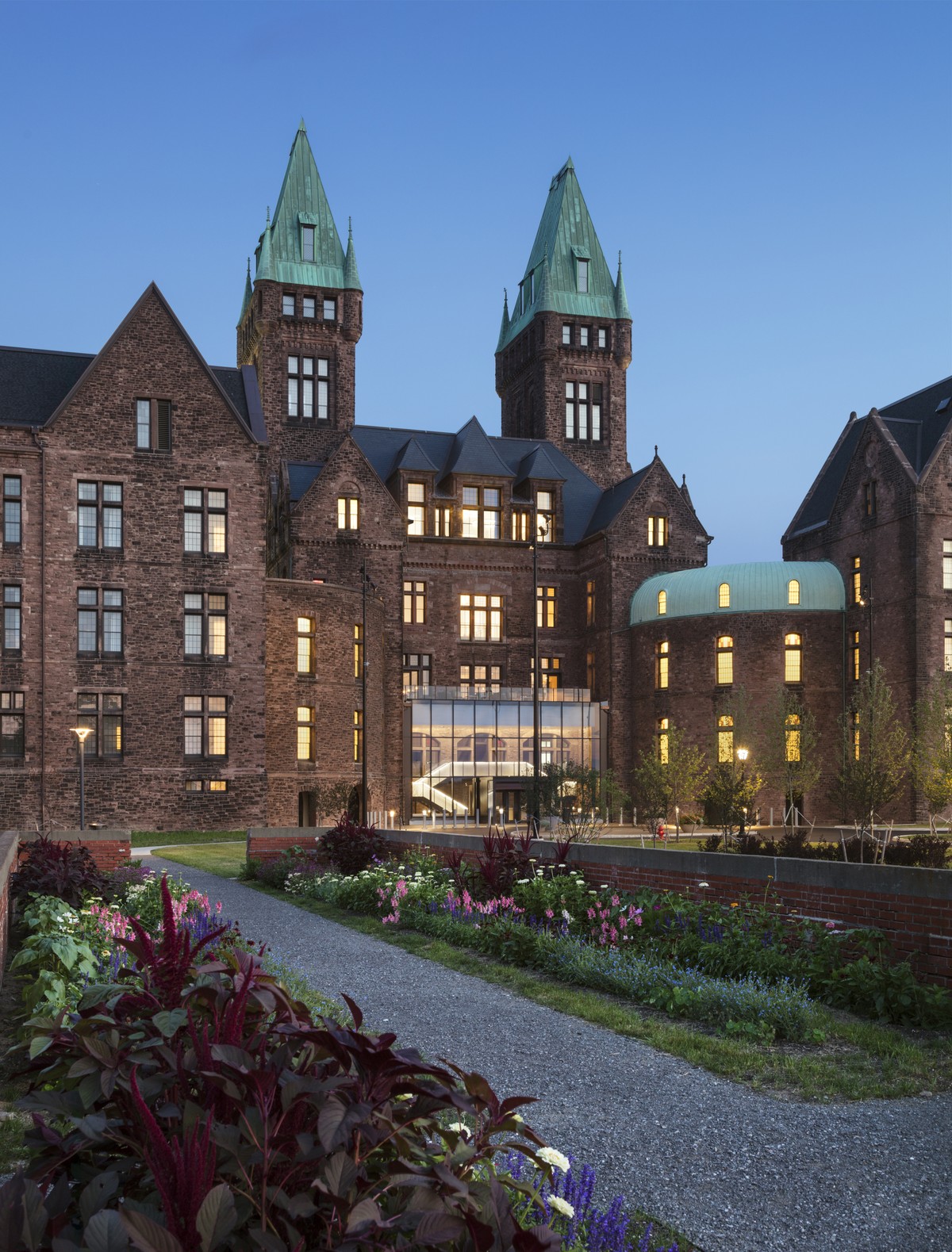 Hotel Henry: Hồi sinh lộng lẫy ảnh 3