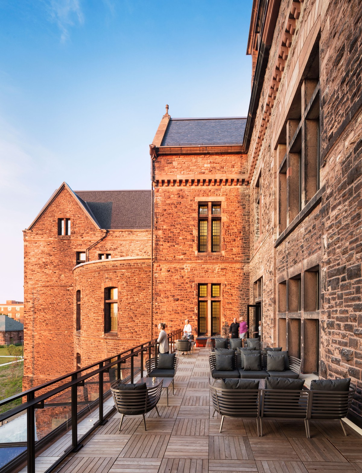 Hotel Henry: Hồi sinh lộng lẫy ảnh 4