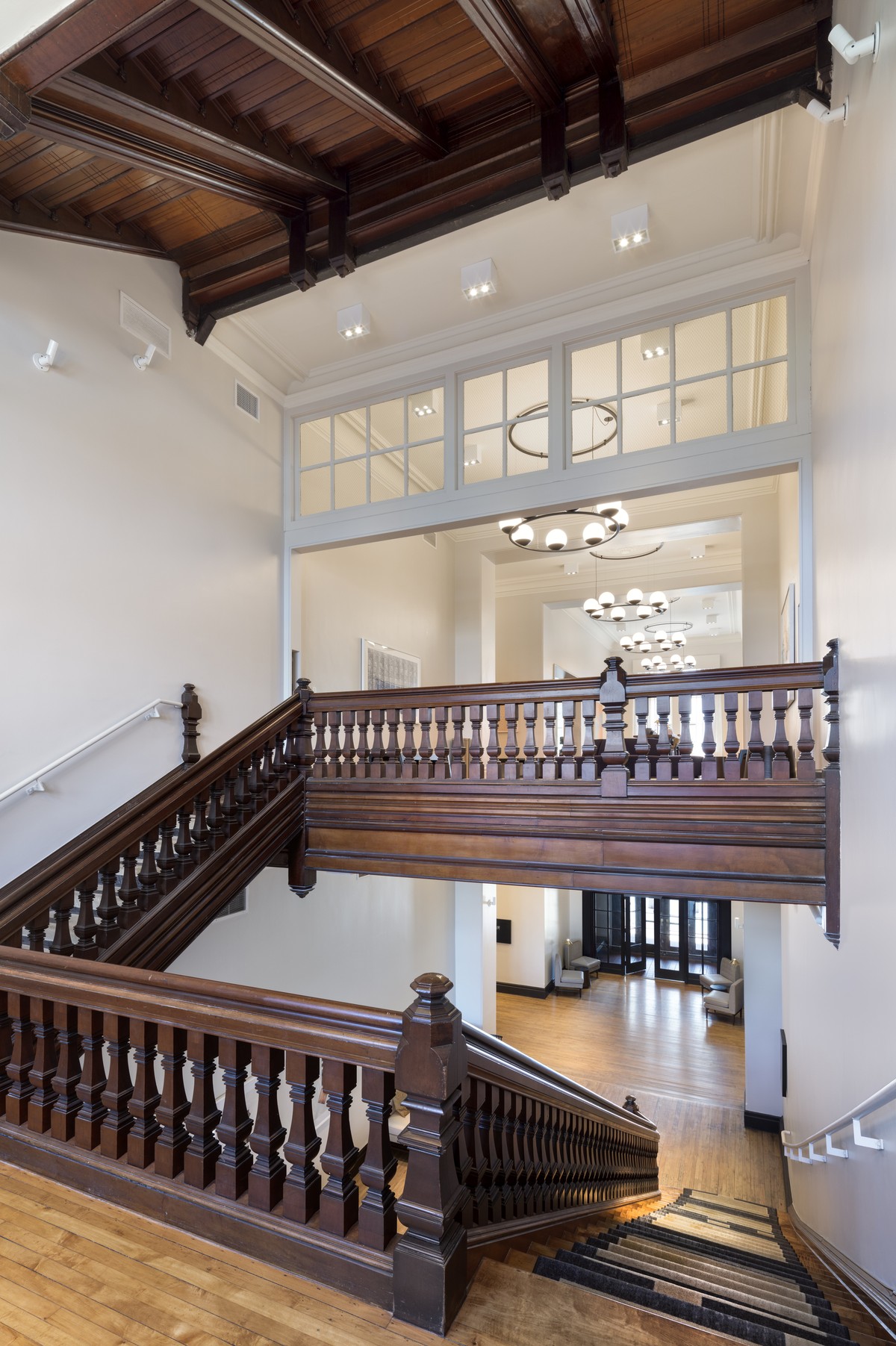 Hotel Henry: Hồi sinh lộng lẫy ảnh 5