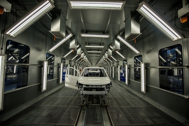 Khám phá xưởng sơn “xanh - sạch - sang - xịn - mịn” nhà máy VinFast ảnh 1