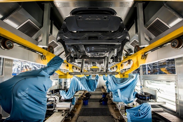 Khám phá xưởng sơn “xanh - sạch - sang - xịn - mịn” nhà máy VinFast ảnh 3