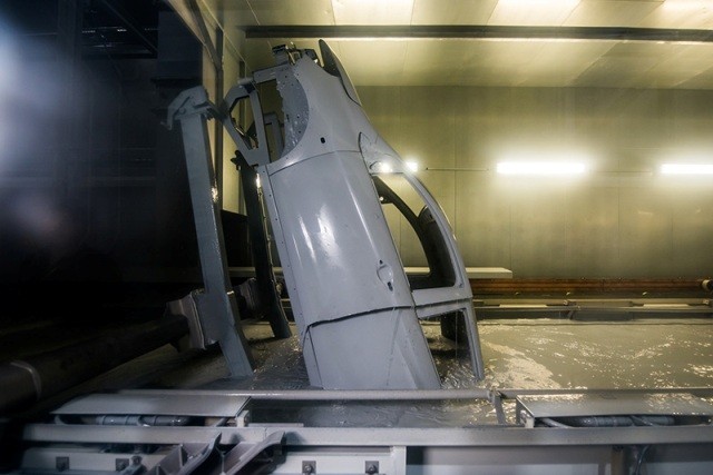 Khám phá xưởng sơn “xanh - sạch - sang - xịn - mịn” nhà máy VinFast ảnh 4