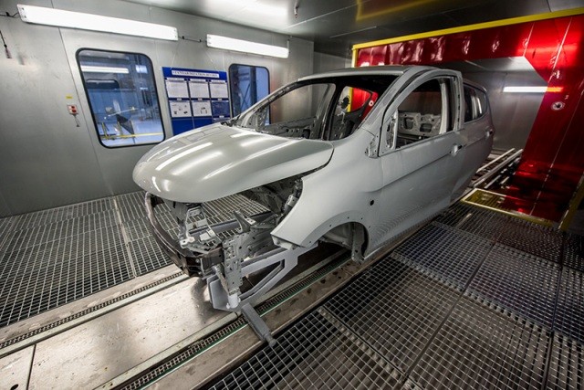 Khám phá xưởng sơn “xanh - sạch - sang - xịn - mịn” nhà máy VinFast ảnh 5