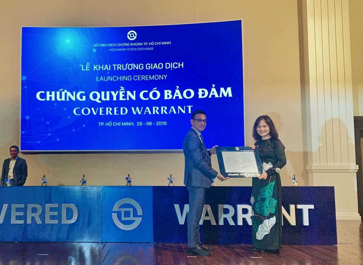 Chứng quyền VNDIRECT lập kỷ lục trong phiên giao dịch đầu tiên ảnh 1