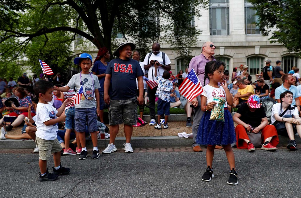 Tổng thống Trump tuyên bố trong mưa: Mỹ sẽ cắm cờ trên sao Hoả ảnh 12