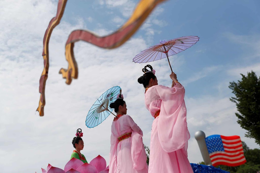 Tổng thống Trump tuyên bố trong mưa: Mỹ sẽ cắm cờ trên sao Hoả ảnh 14