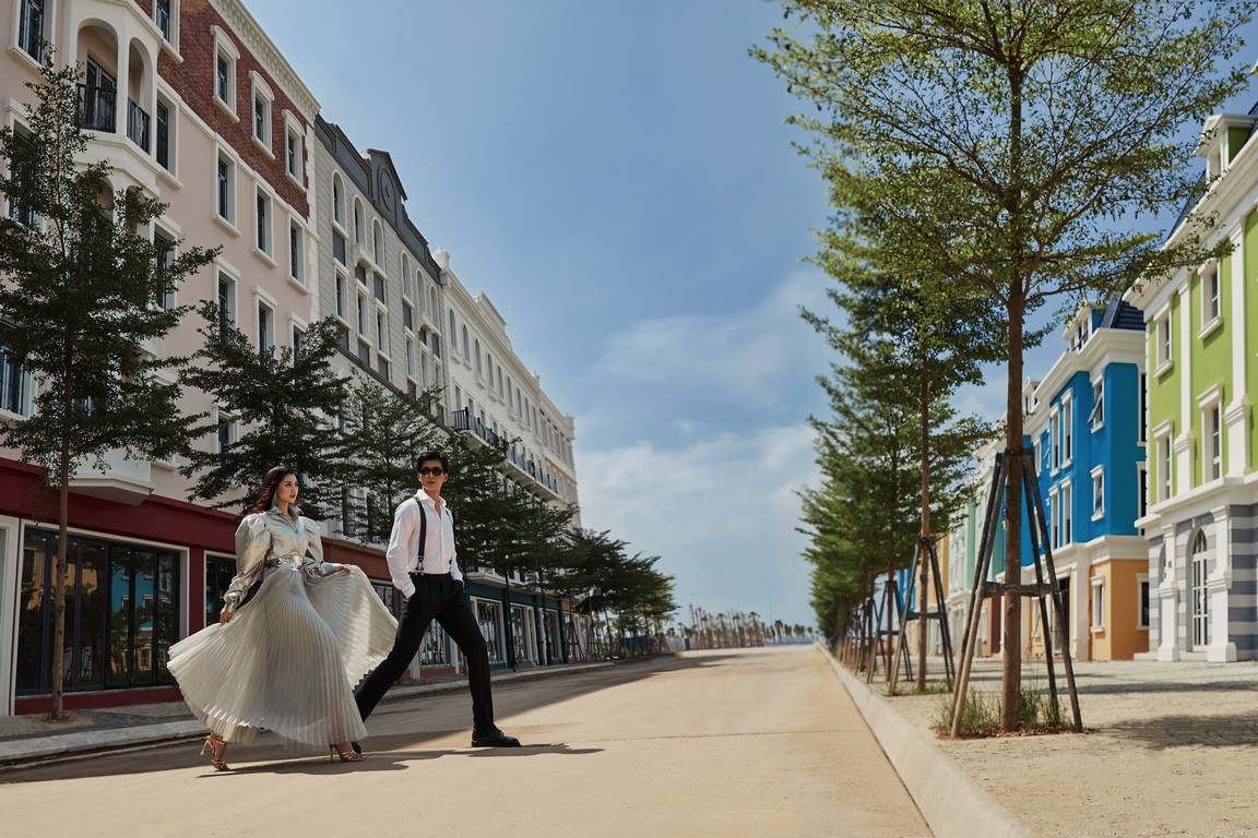 Á hậu Tú Anh tô điểm thêm vẻ lộng lẫy của Shophouse Europe ảnh 8