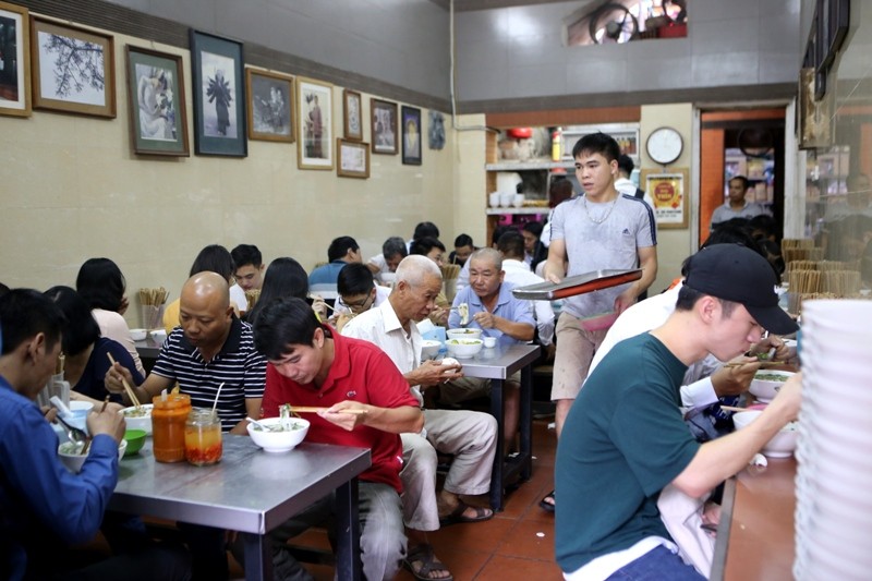 Kinh doanh ẩm thực Hà thành: Vẽ trọn hành trình cảm xúc (Bài 2): Món ngon đi kèm cư xử đẹp ảnh 2