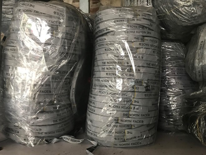 Hàng giả được gắn tem chống hàng giả ảnh 3