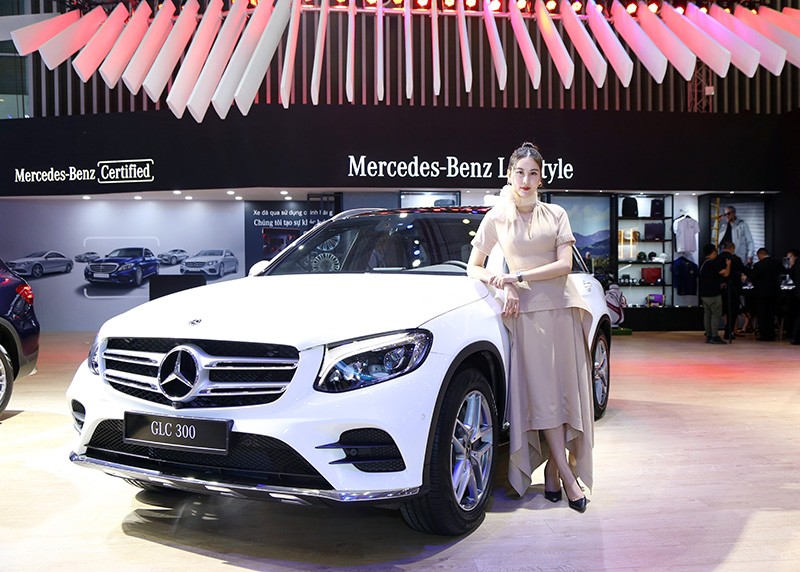 Vietnam Motor Show 2019: Mẫu đẹp - xế sang, gian hàng của Mercedes-Benz hút khách ảnh 2