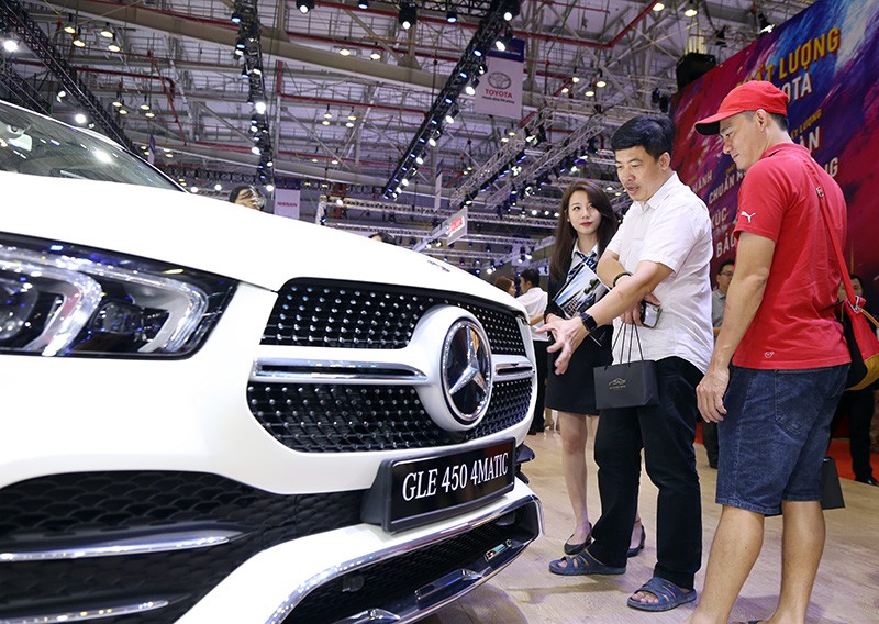 Vietnam Motor Show 2019: Mẫu đẹp - xế sang, gian hàng của Mercedes-Benz hút khách ảnh 4