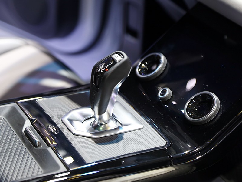 Vietnam Motor Show 2019: Cận cảnh “tân binh” Range Rover Evoque 2020 nhà Land Rover ảnh 6